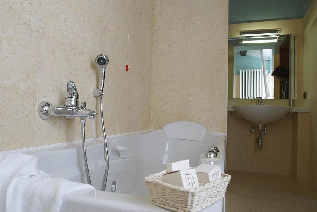 Albergo Morandi Reggio nell'Emilia Zewnętrze zdjęcie